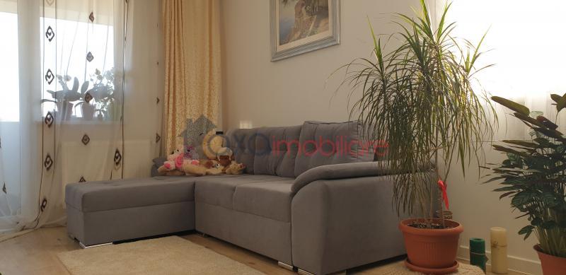 Apartment 4 rooms for sell in Floresti