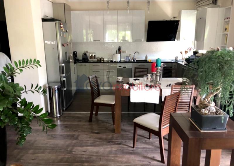 Apartament 4 camere de vanzare in Floresti